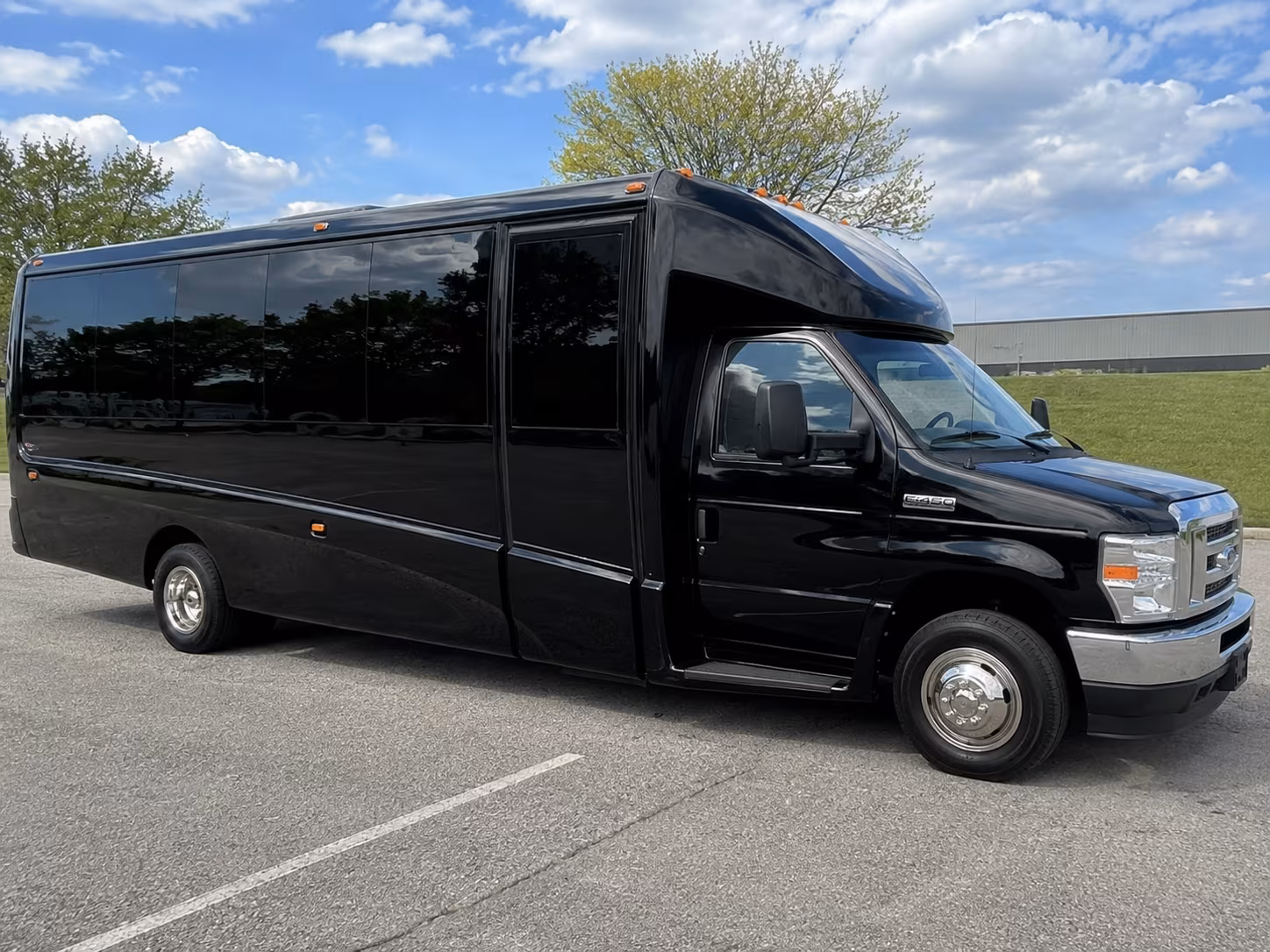 minibus rentals for small group winery day trips around waterbury