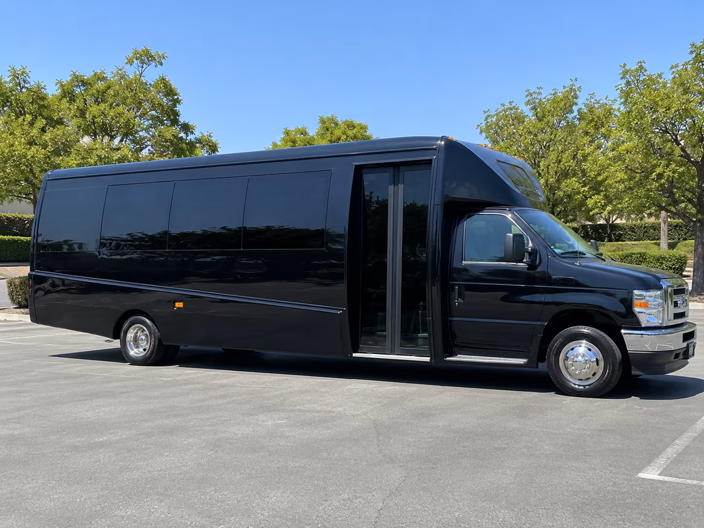 minibus rentals for smaller prom groups around waterbury