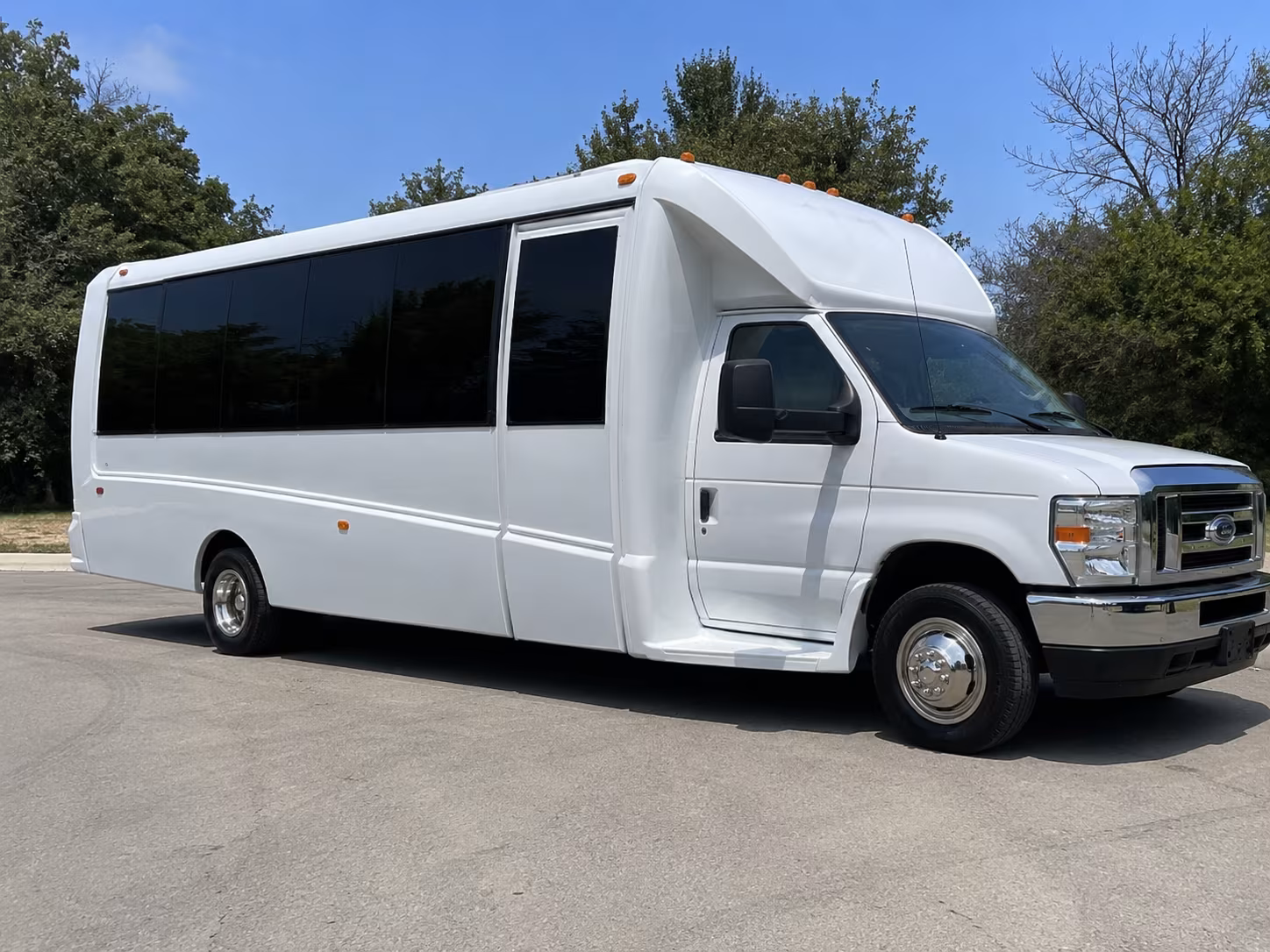 rent a party bus to litchfield hills wineries from waterbury